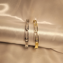 Load image into Gallery viewer, Casually Chic Bracelet- Style004 (JM $3,000)
