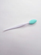 Load image into Gallery viewer, Exfoliating Lip Brush ($380 JMD)
