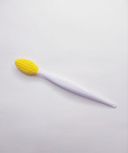Load image into Gallery viewer, Exfoliating Lip Brush ($380 JMD)
