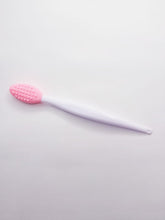 Load image into Gallery viewer, Exfoliating Lip Brush ($380 JMD)
